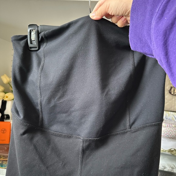 Ingrid & Isabel Maternity leggings with Crossover Panel Cropped size Large - Picture 7 of 7